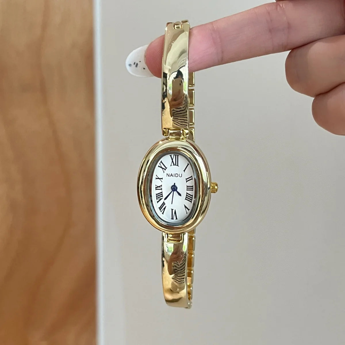 2026 New Oval Women's Bathtub Fashionable Elegant High Quality Bracelet Watch Exquisite Retro Small Gold Watch Quartz Watch