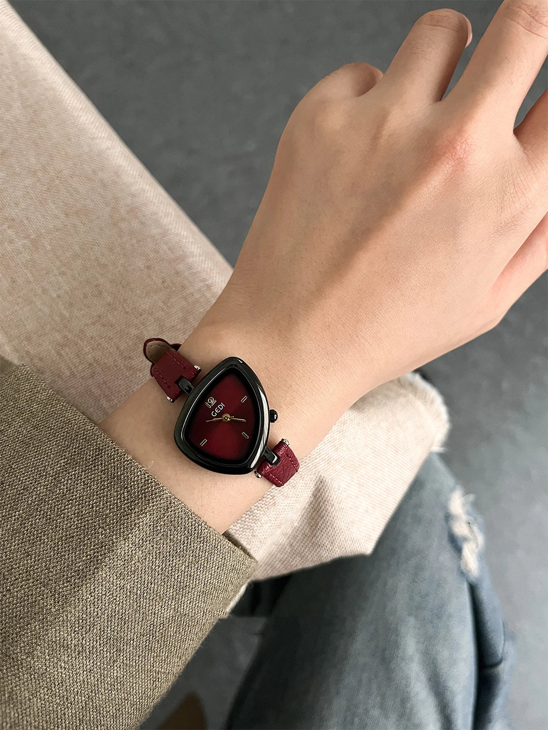 2025 NEW Minimalist Elegant Women's Watch with Asymmetrical Small Dial Design Water-Resistant Quartz Ladies' Wristwatch Gift
