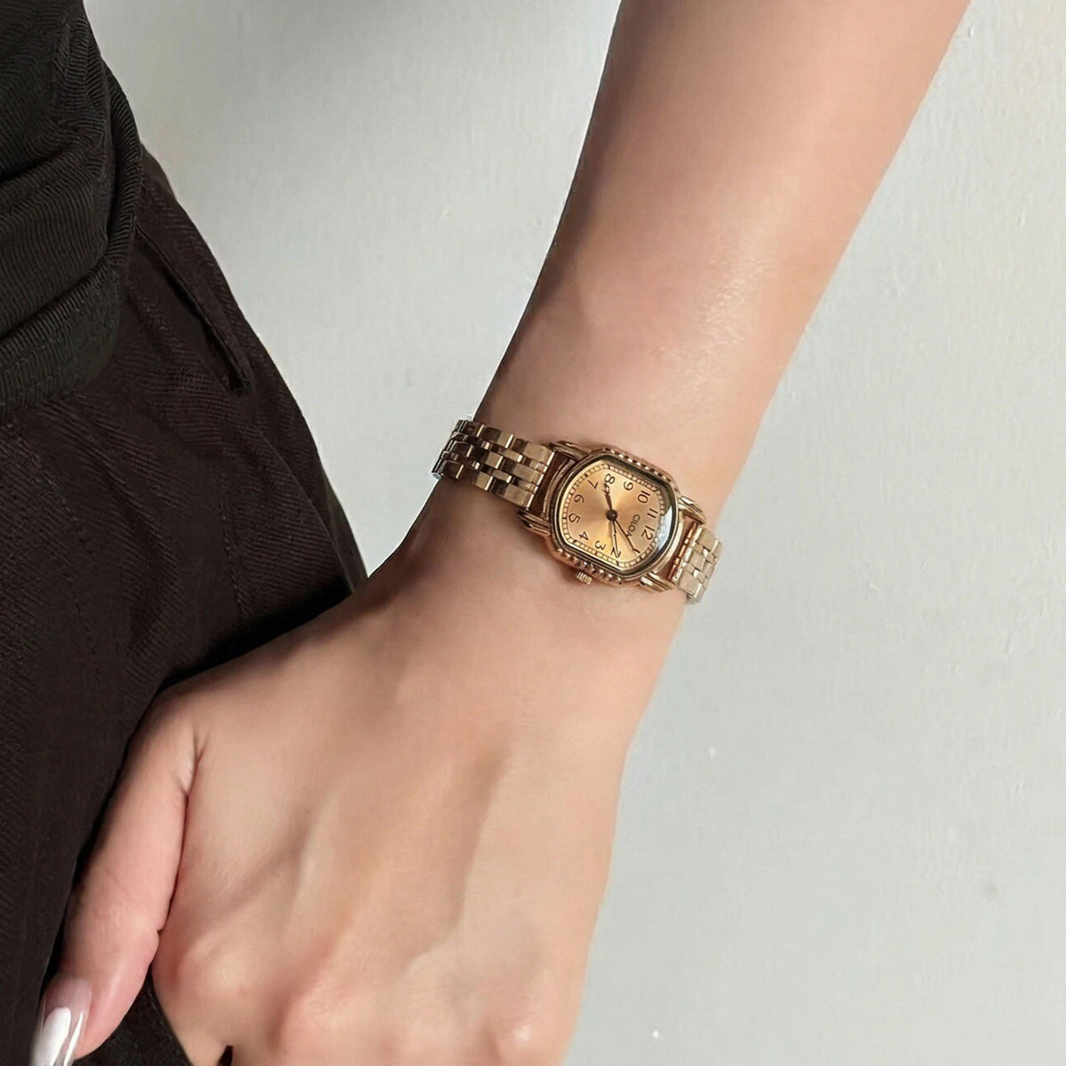 CILOA 2026 Women's Retro Rose Gold Watch, Small Dial Stainless Steel Band, Casual Quartz Wristwatch