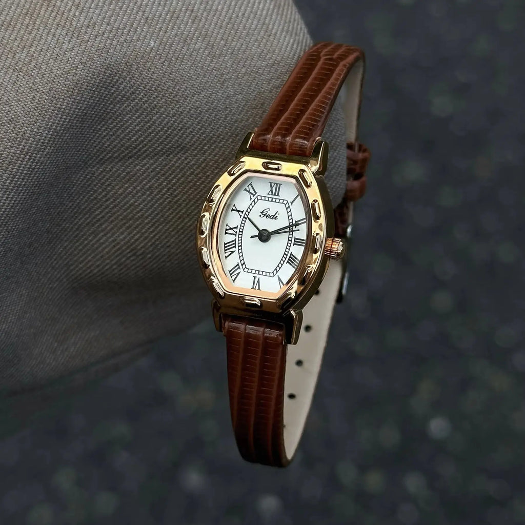 Vintage Roman Numeral  Quartz Women Watch Leather Strap Ladies Wristwatch Retro Barrel Dial Elegant Dress Watches Daily Gift