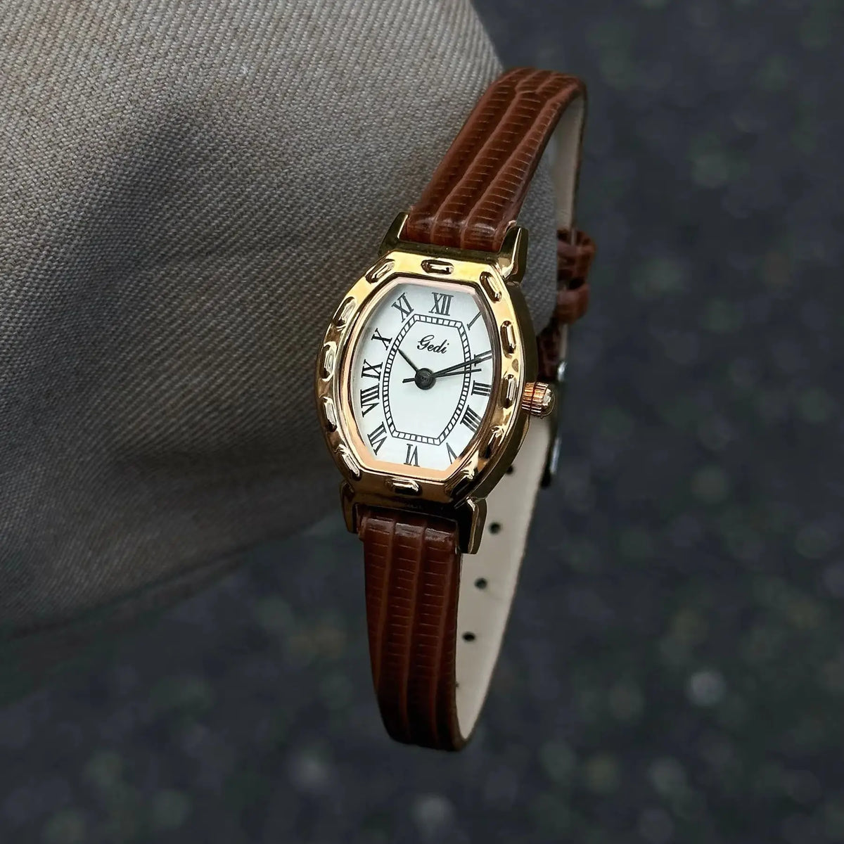 Vintage Roman Numeral  Quartz Women Watch Leather Strap Ladies Wristwatch Retro Barrel Dial Elegant Dress Watches Daily Gift