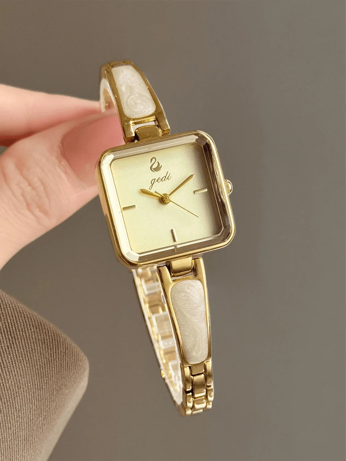 Elegant Quartz Women Watch Stainless Steel Bracelet Elegant Waterproof Ladies Dress Wristwatch Minimalist Office Daily Gift
