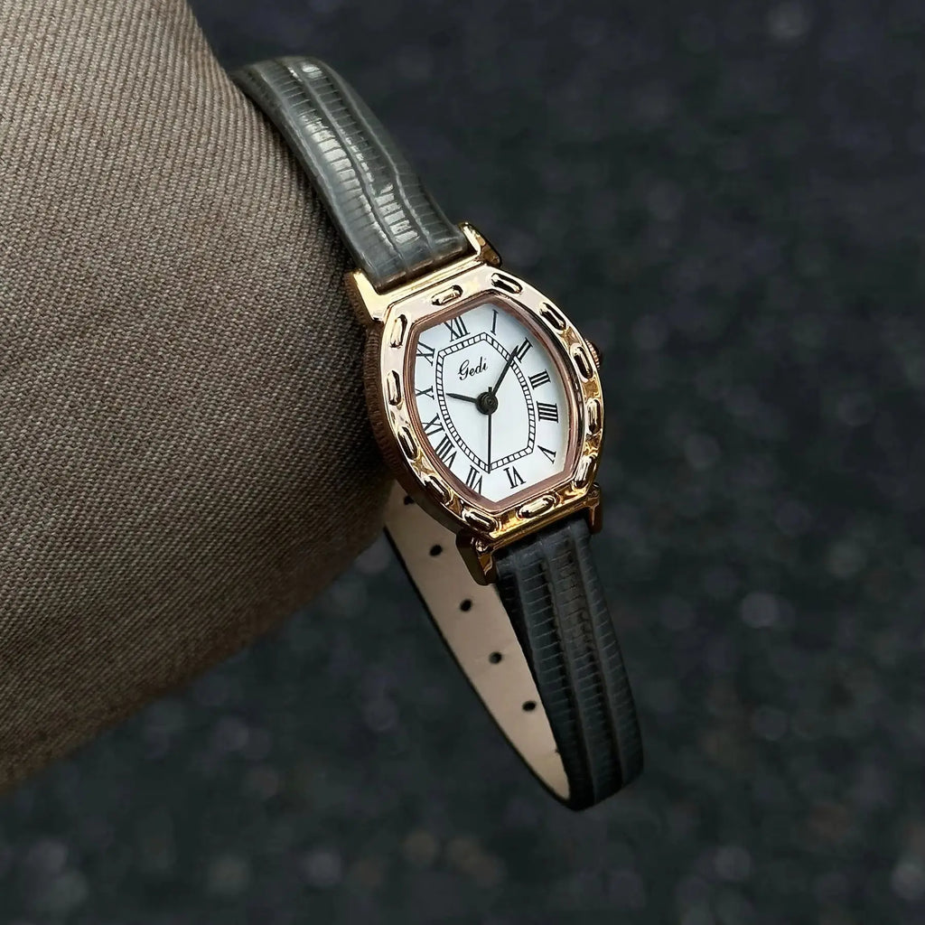 Vintage Roman Numeral  Quartz Women Watch Leather Strap Ladies Wristwatch Retro Barrel Dial Elegant Dress Watches Daily Gift