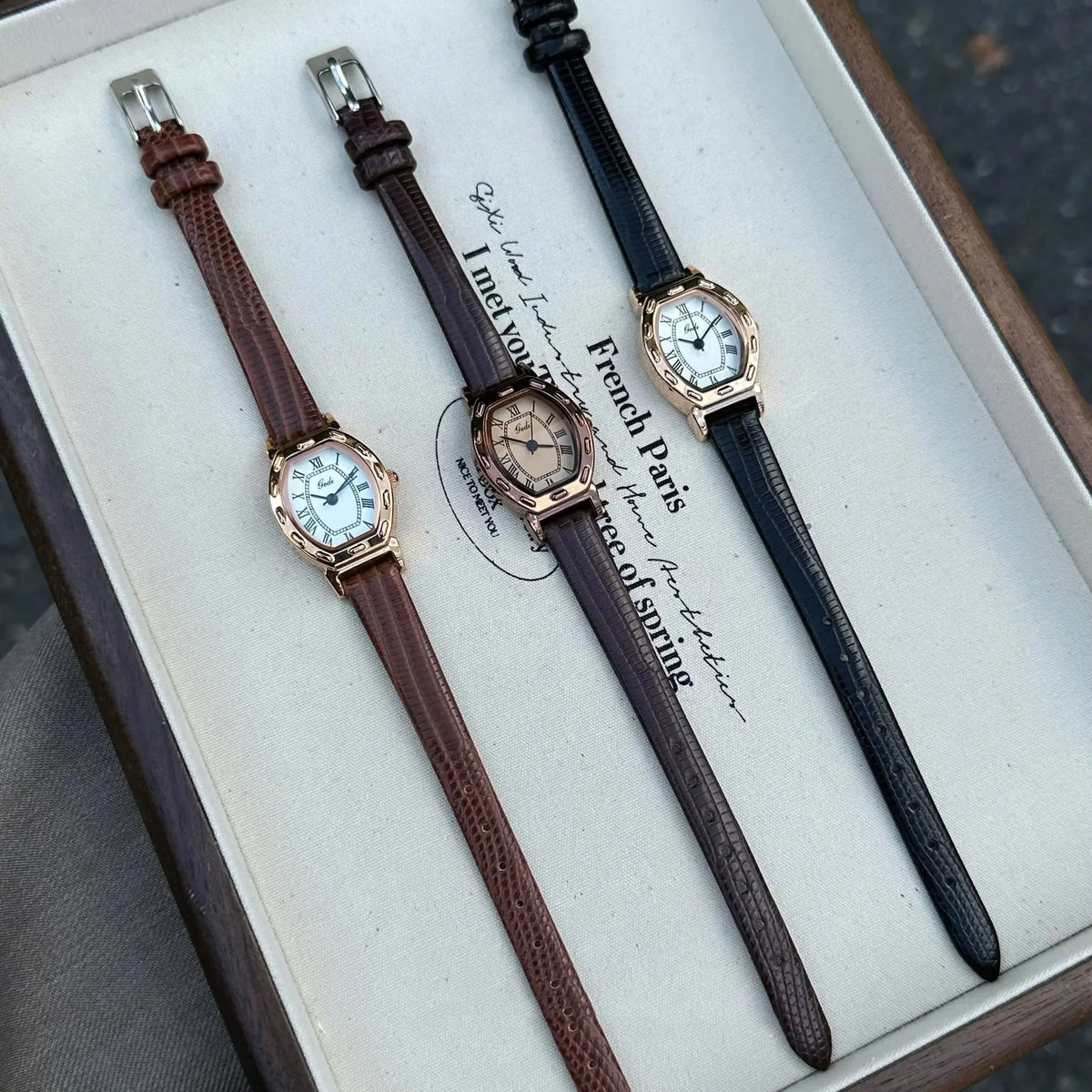 Vintage Roman Numeral  Quartz Women Watch Leather Strap Ladies Wristwatch Retro Barrel Dial Elegant Dress Watches Daily Gift