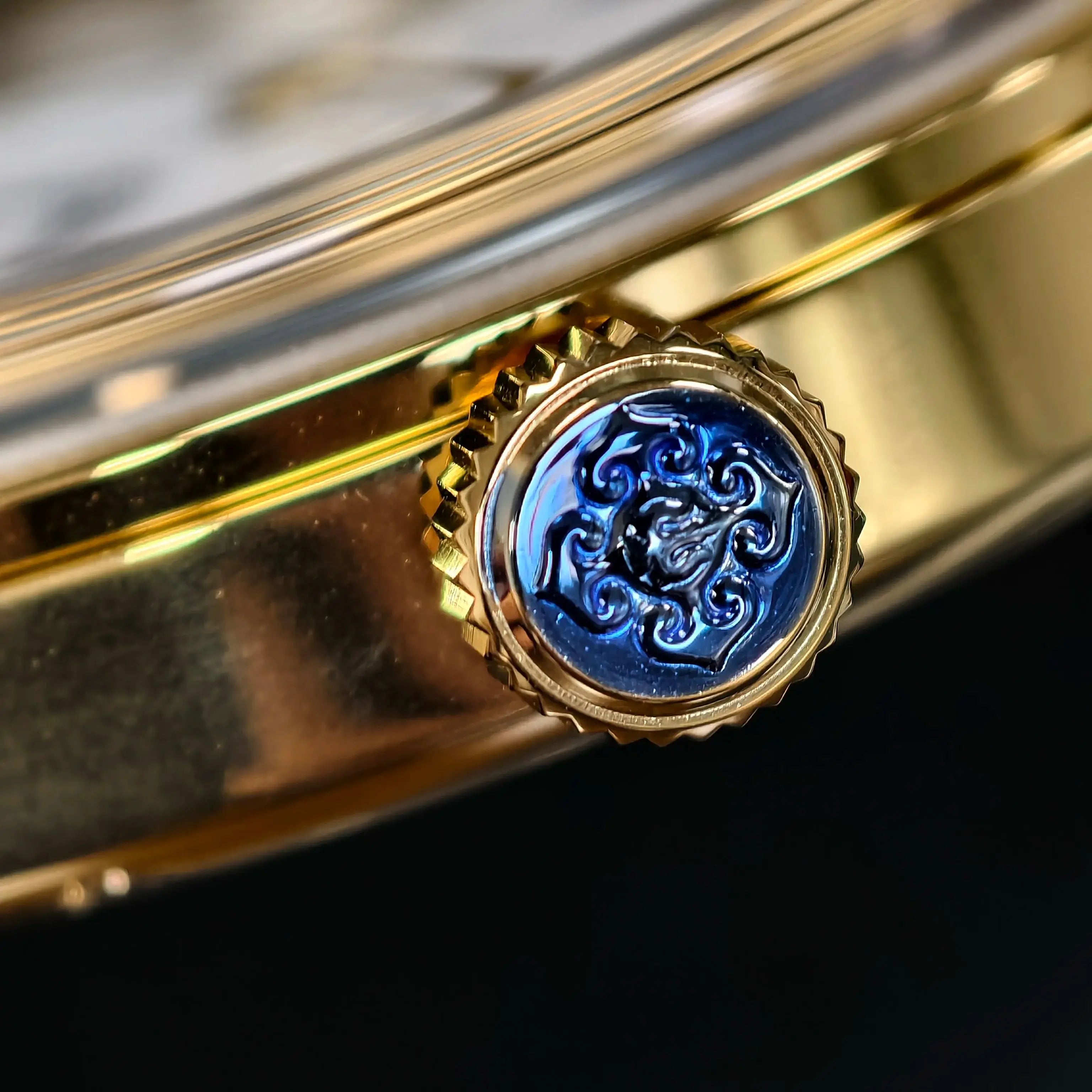 Classic Gold Quartz Watch