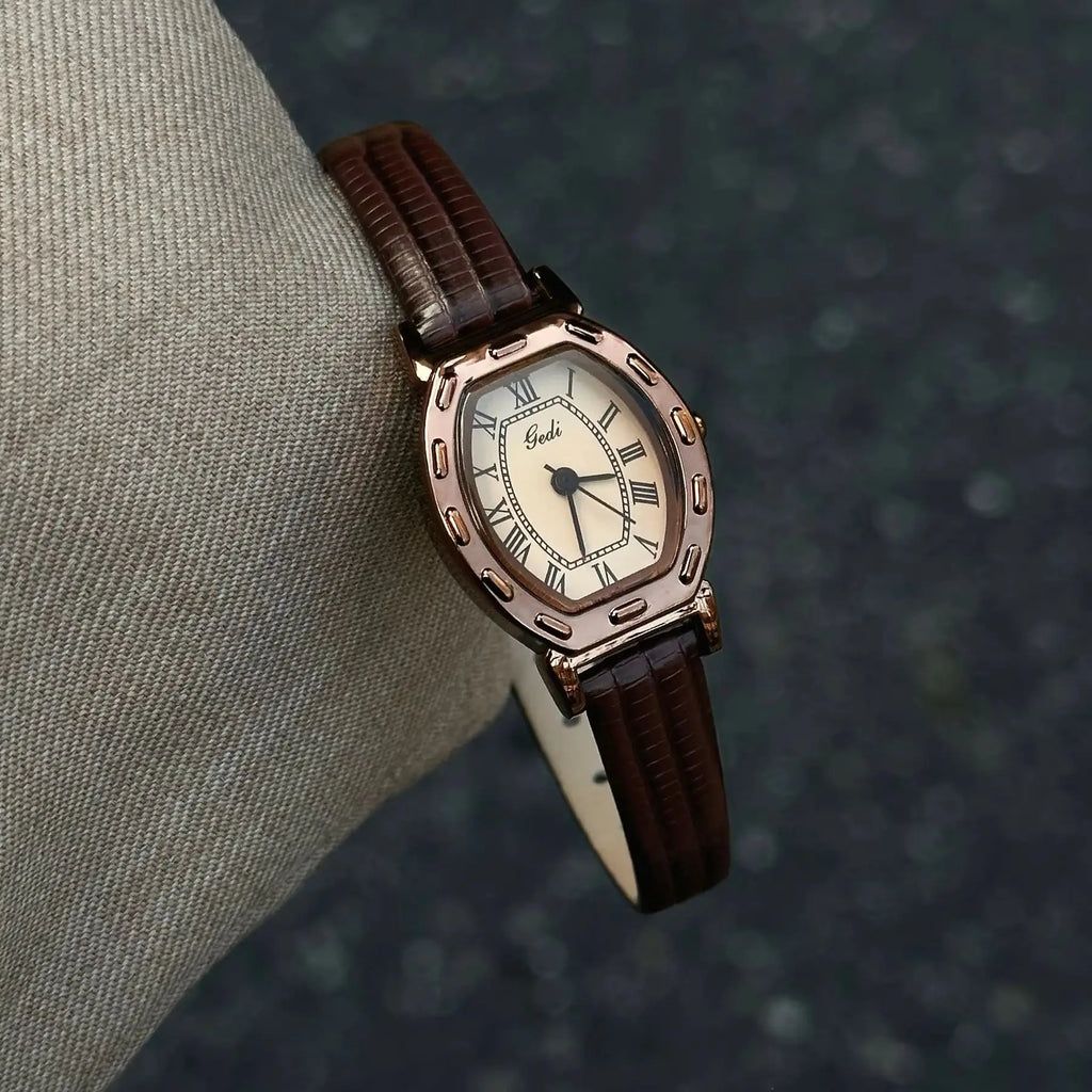 Vintage Roman Numeral  Quartz Women Watch Leather Strap Ladies Wristwatch Retro Barrel Dial Elegant Dress Watches Daily Gift