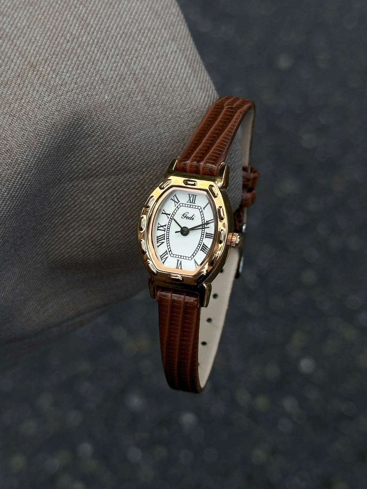 Vintage Roman Numeral  Quartz Women Watch Leather Strap Ladies Wristwatch Retro Barrel Dial Elegant Dress Watches Daily Gift